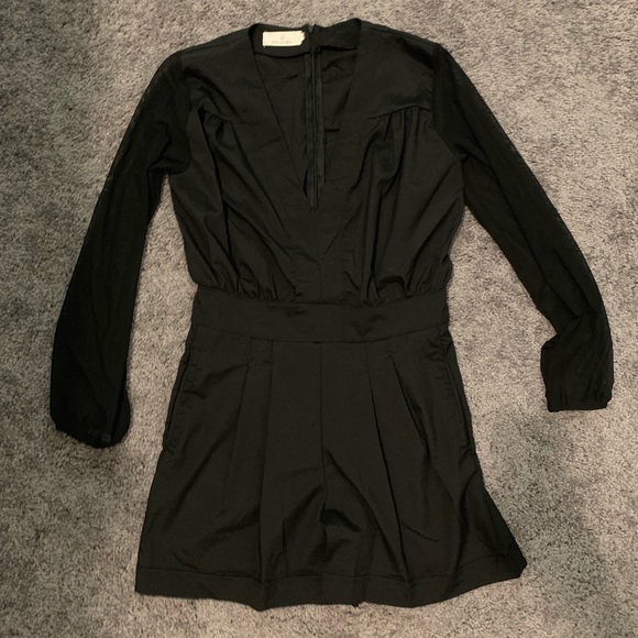 Black fitted romper with sheer sleeves - Picture 2 of 5